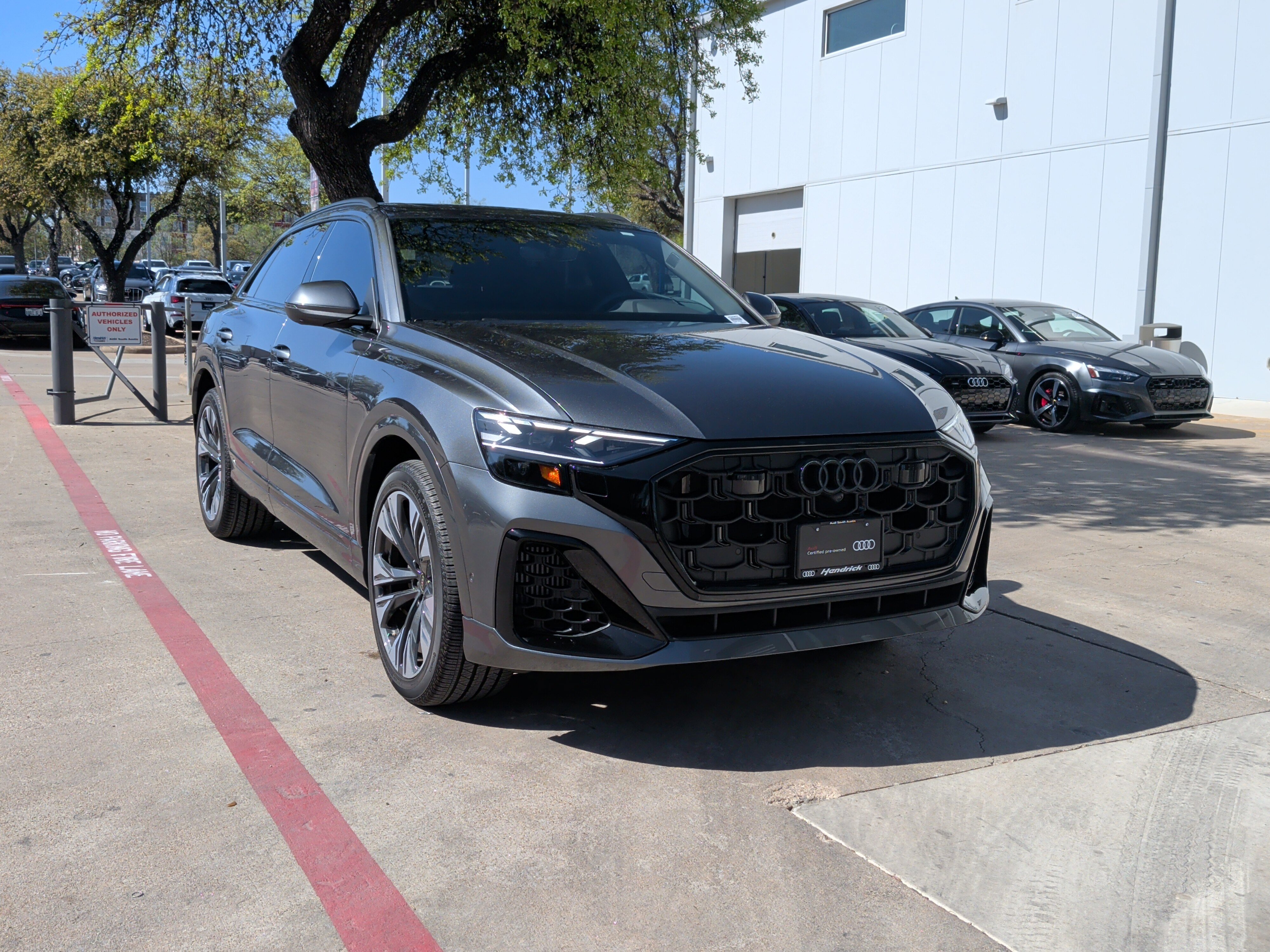 Used 2024 Audi Q8 Premium Plus w/ Premium Plus Package image 2