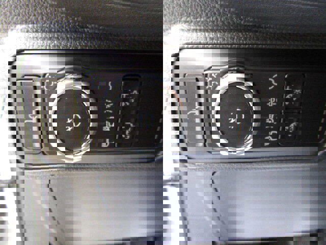 Used 2025 Ford Explorer ST-Line image 18