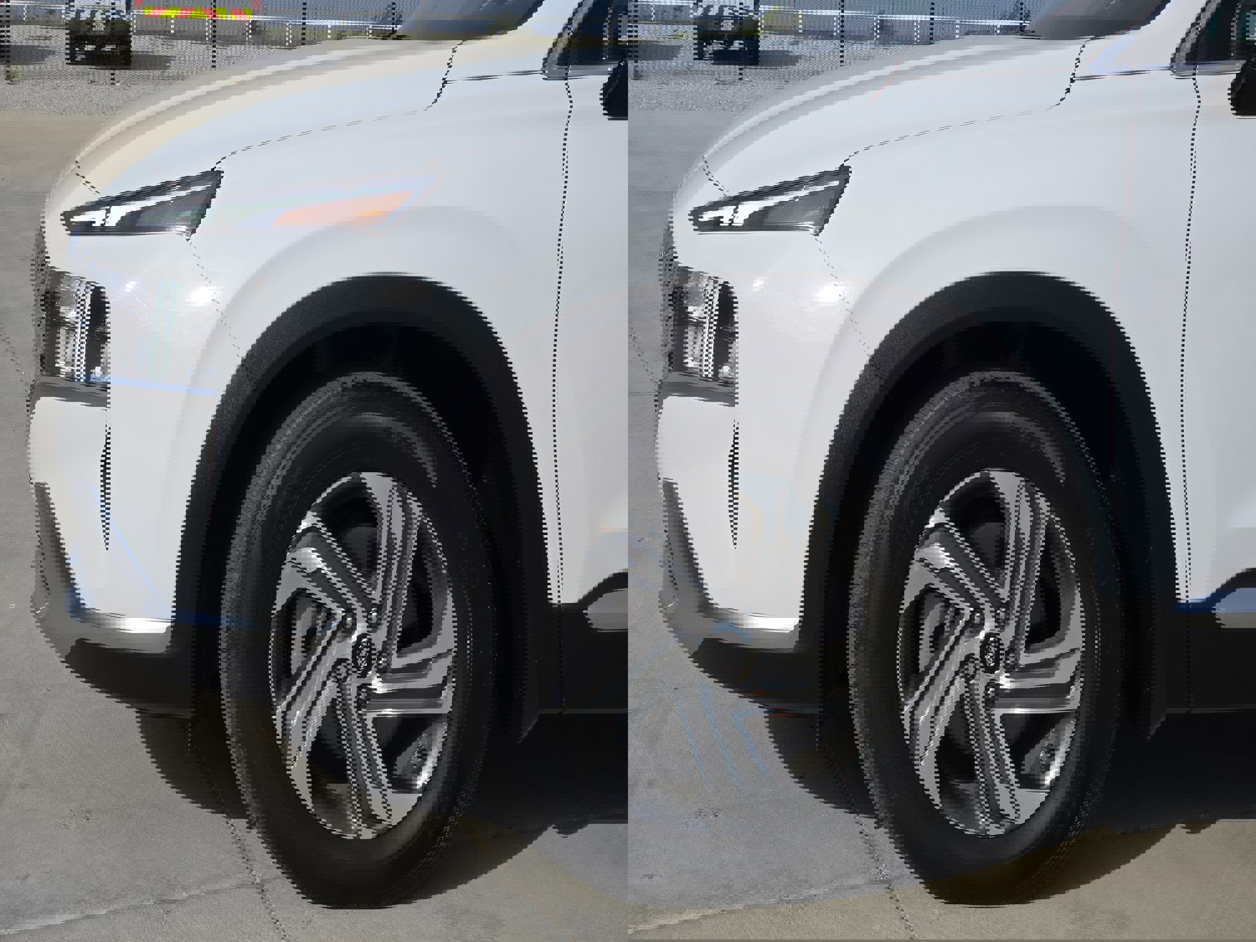 Used 2023 Hyundai Santa Fe SEL w/ Premium Package image 9