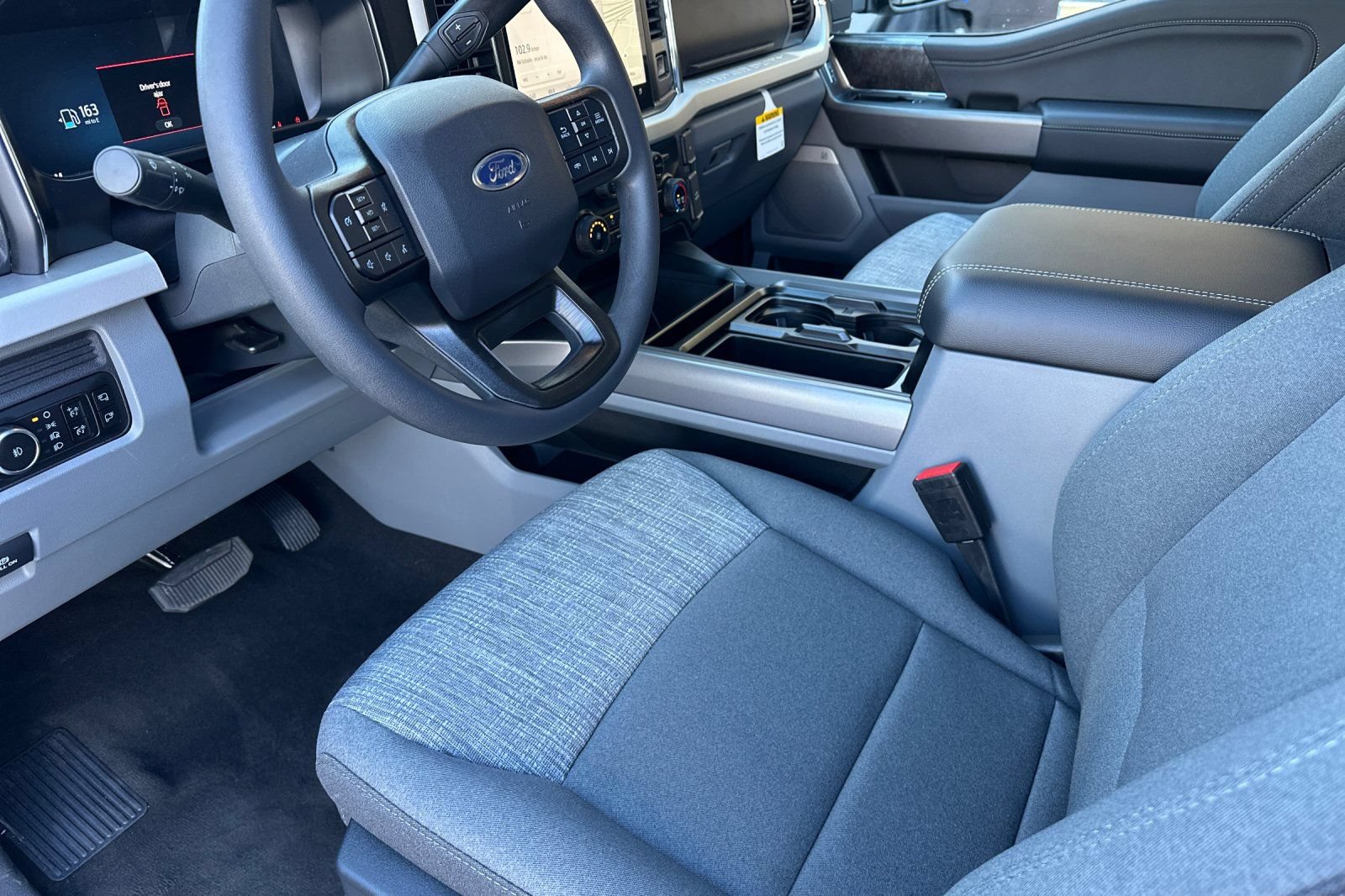 New 2026 Ford F250 XLT w/ XLT Premium Package AWD/4WD image 9