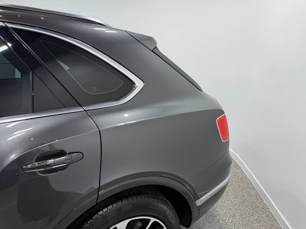 Used 2018 Bentley Bentayga Activity AWD/4WD image 10