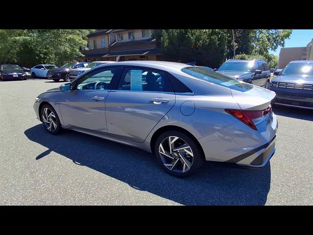 Certified 2025 Hyundai Elantra SEL FWD image 6