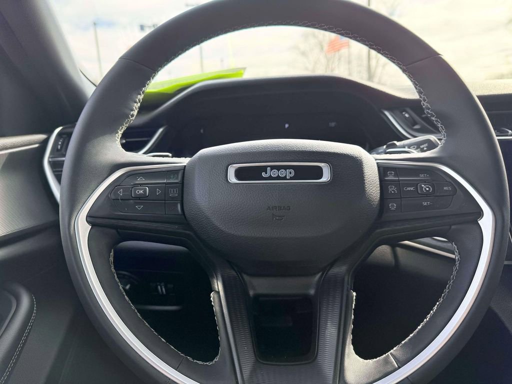 Used 2024 Jeep Grand Cherokee Altitude image 17