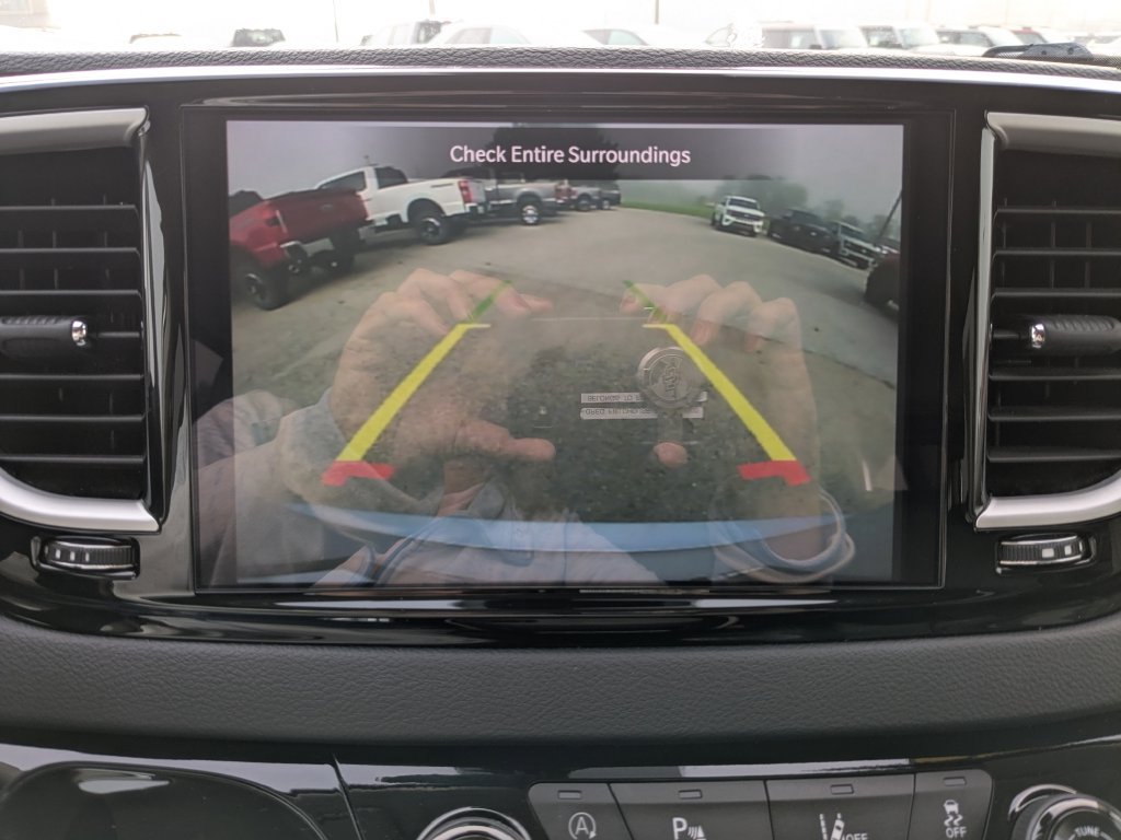 Used 2024 Chrysler Pacifica Touring-L FWD image 31