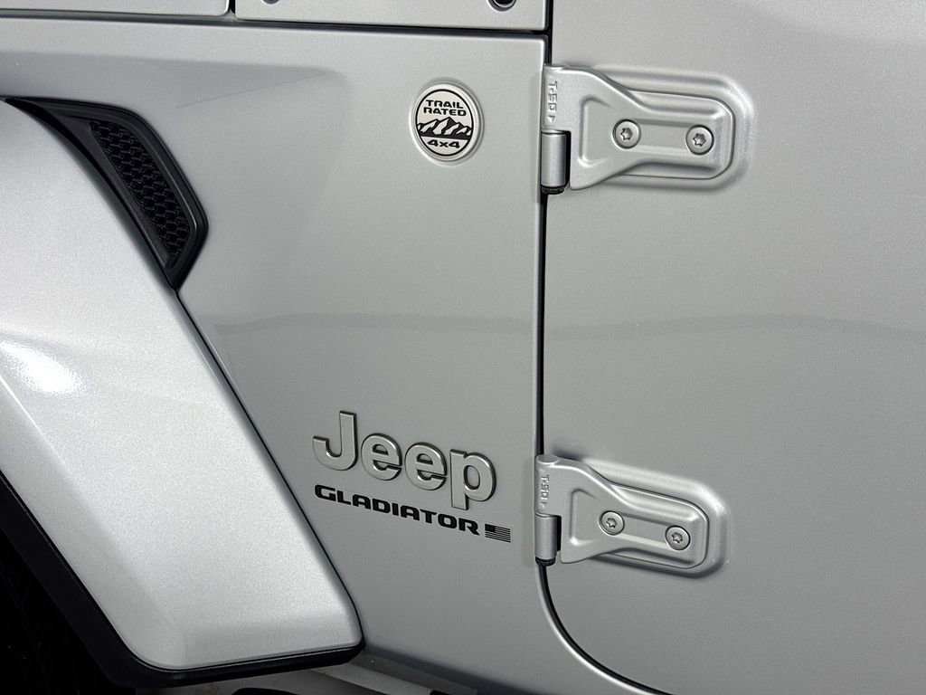 Used 2023 Jeep Gladiator Overland image 10