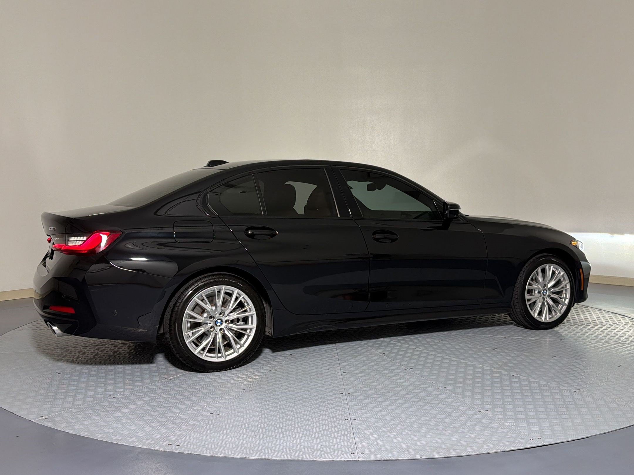Certified 2023 BMW 330i Sedan w/ Parking Assistance Package RWD image 9
