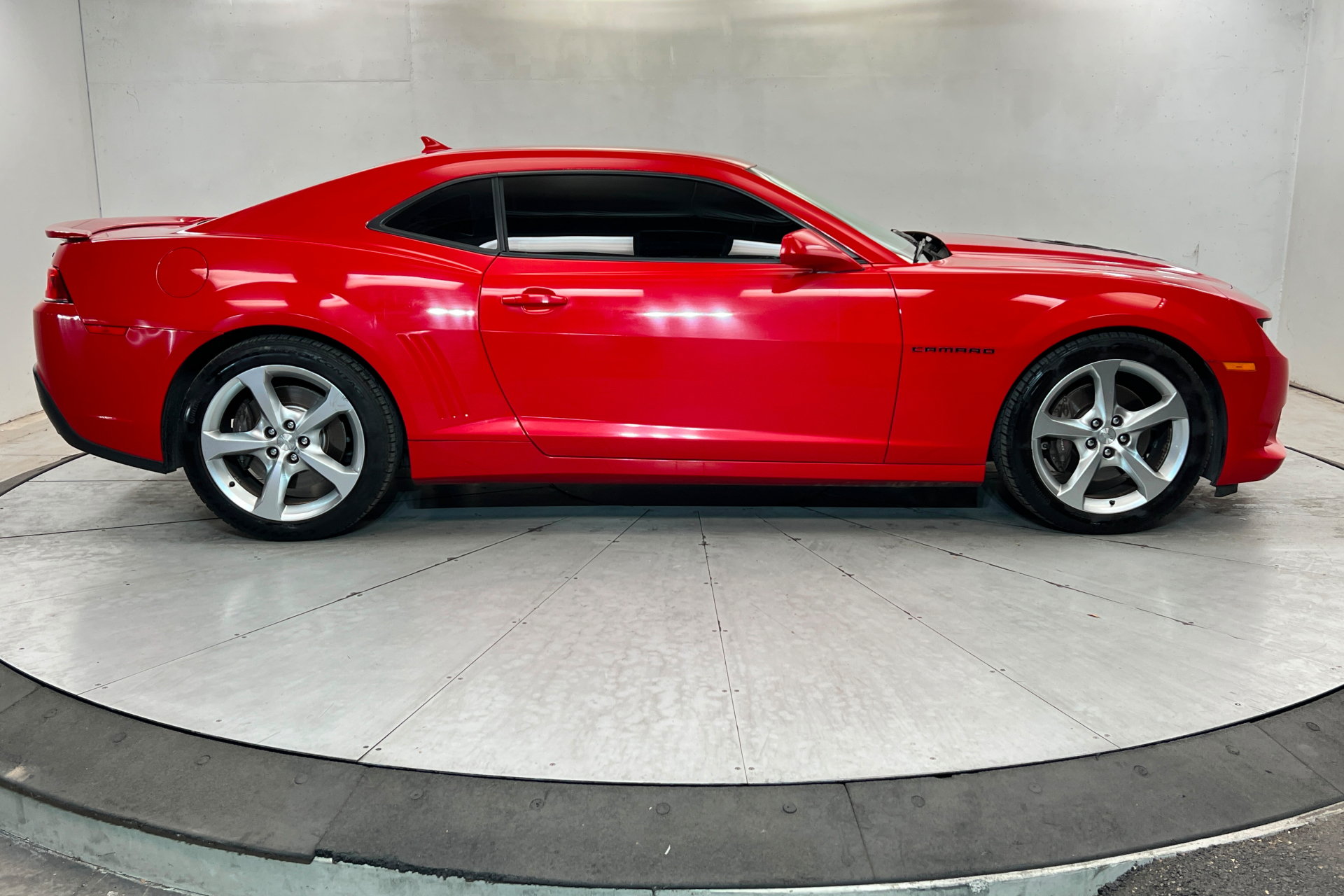 Used 2015 Chevrolet Camaro SS w/ RS Package RWD image 7