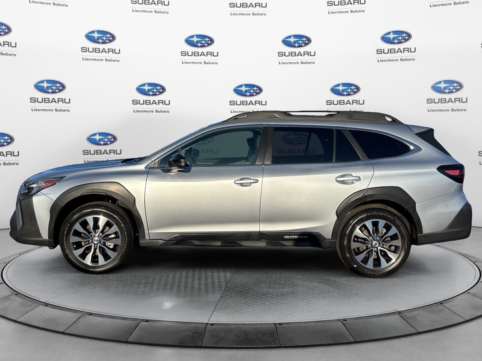 Certified 2023 Subaru Outback Limited AWD/4WD image 3
