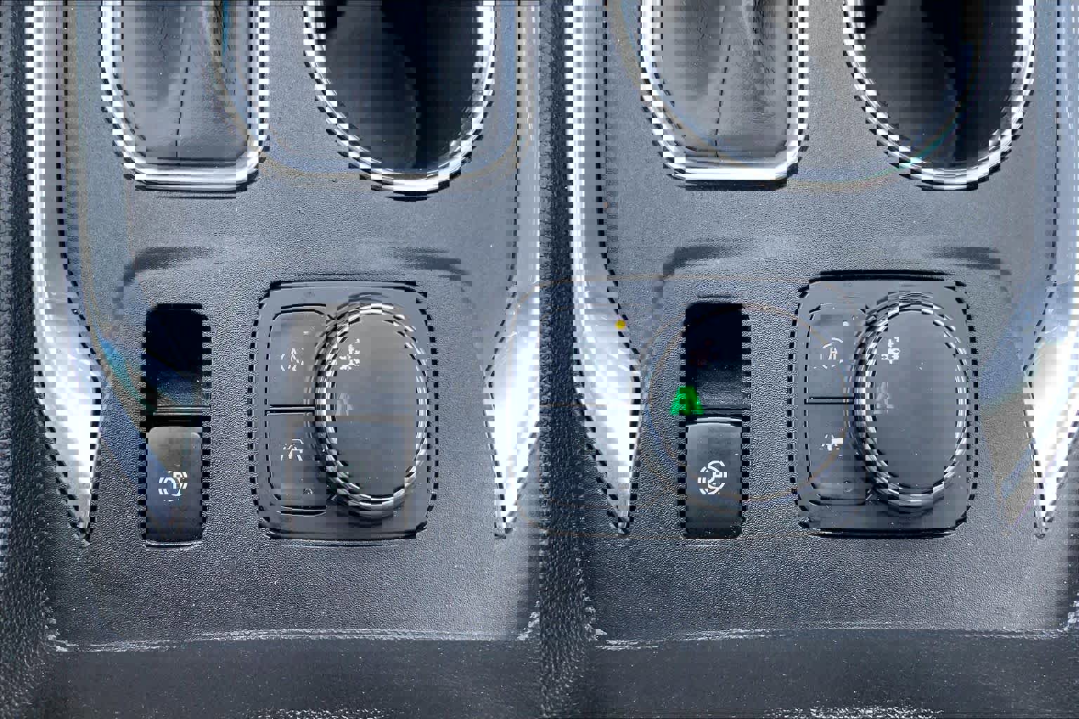 Used 2023 Chevrolet Traverse LS image 35