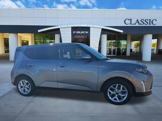 Used 2023 Kia Soul LX w/ LX Technology Package image 9