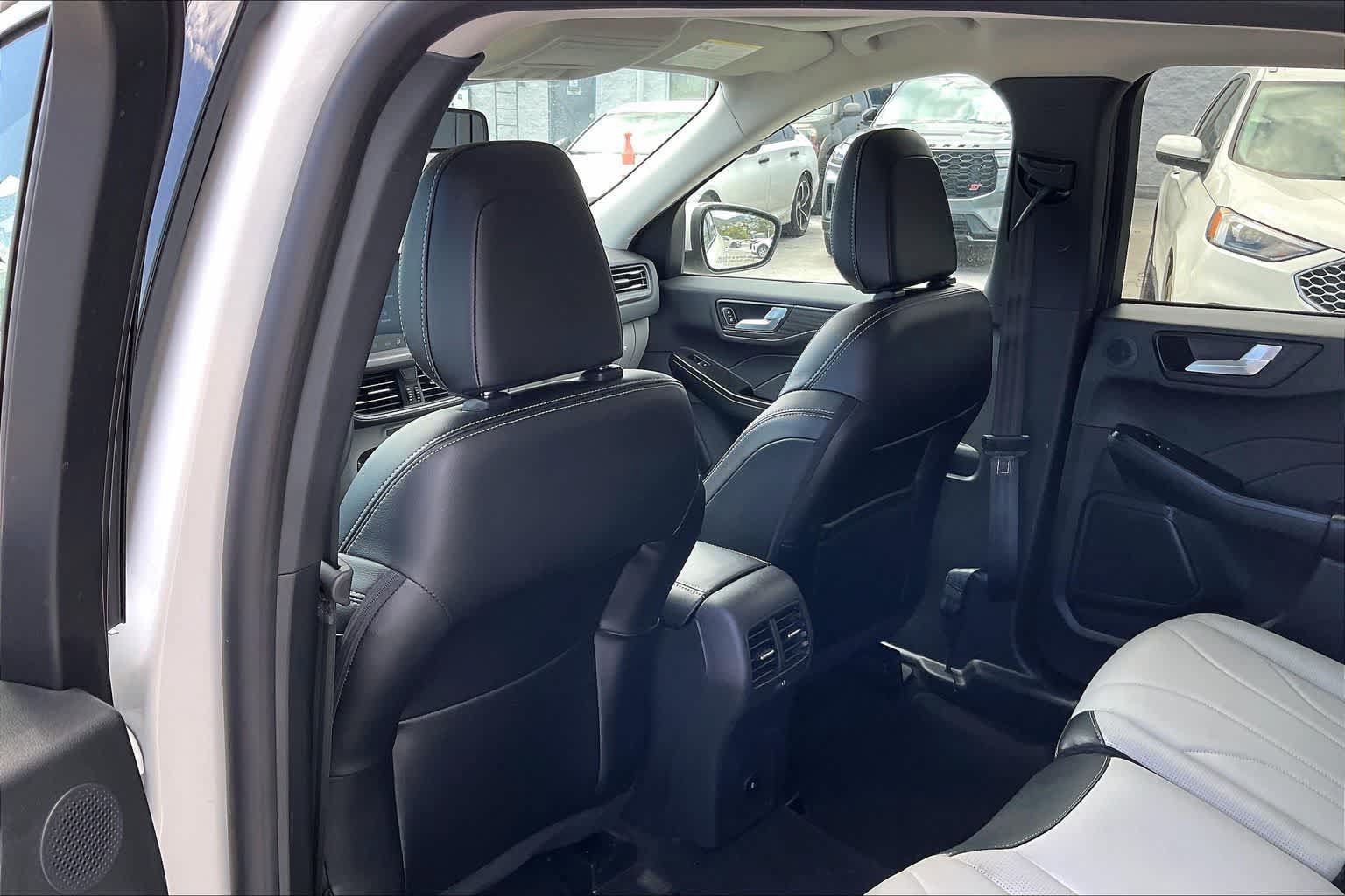 Used 2025 Ford Escape SE w/ PHEV Premium Package FWD image 12