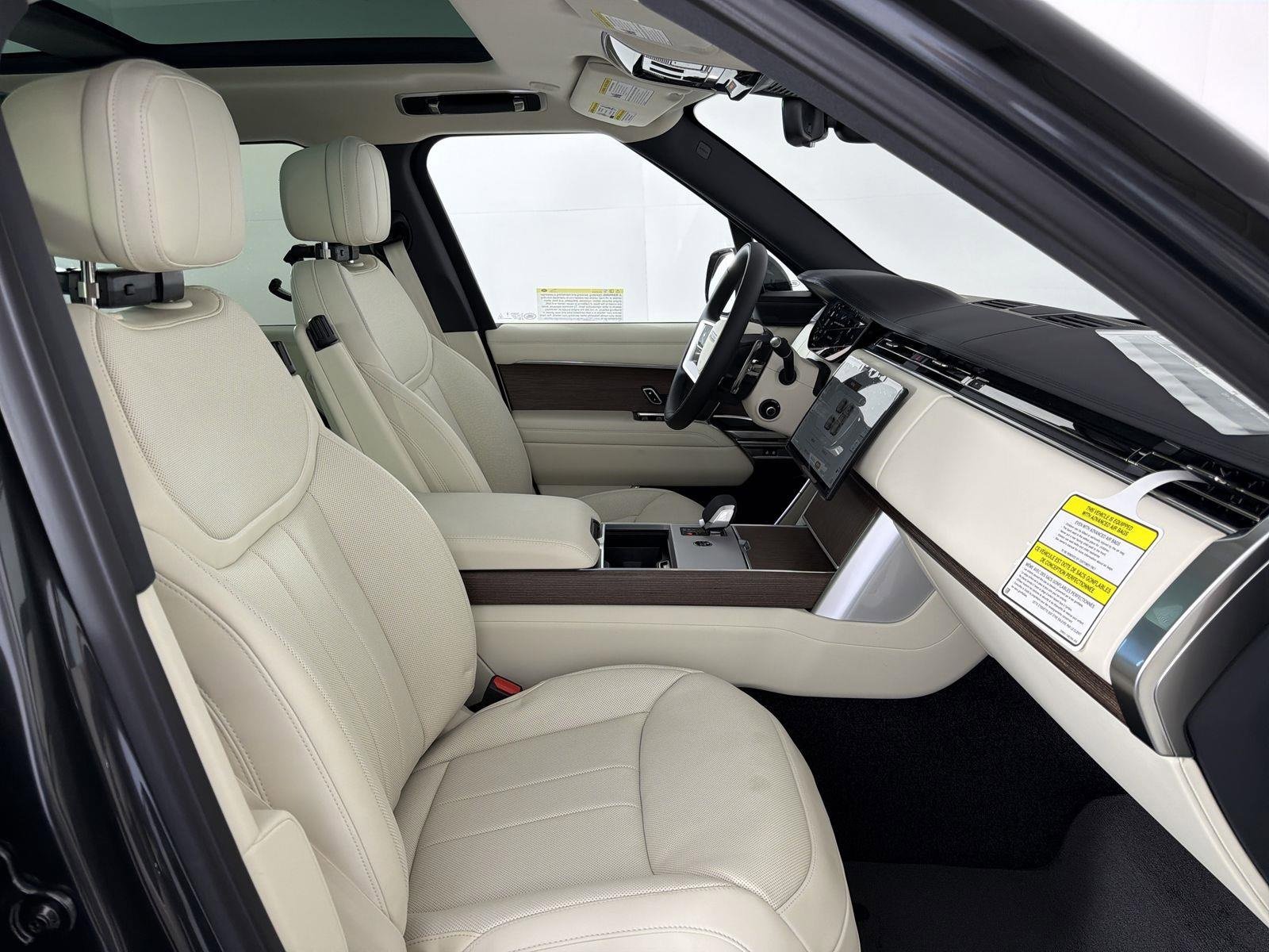 New 2025 Land Rover Range Rover SE image 32
