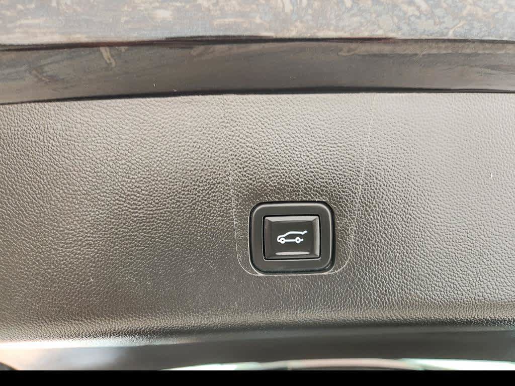 Used 2021 Chevrolet Traverse LT w/ LT Premium Package AWD/4WD image 25
