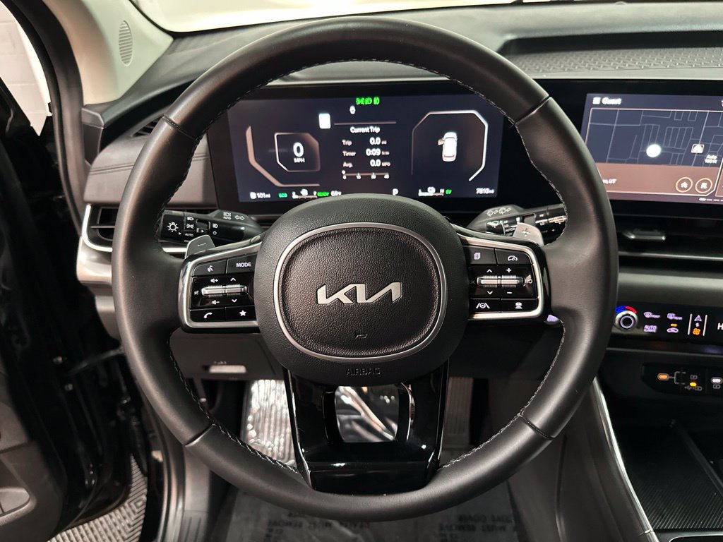 Used 2026 Kia Carnival SX w/ SX Dark Edition Package FWD image 13