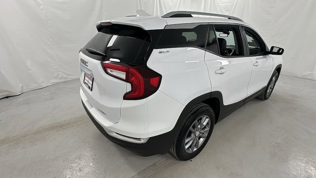 Used 2024 GMC Terrain SLT image 3