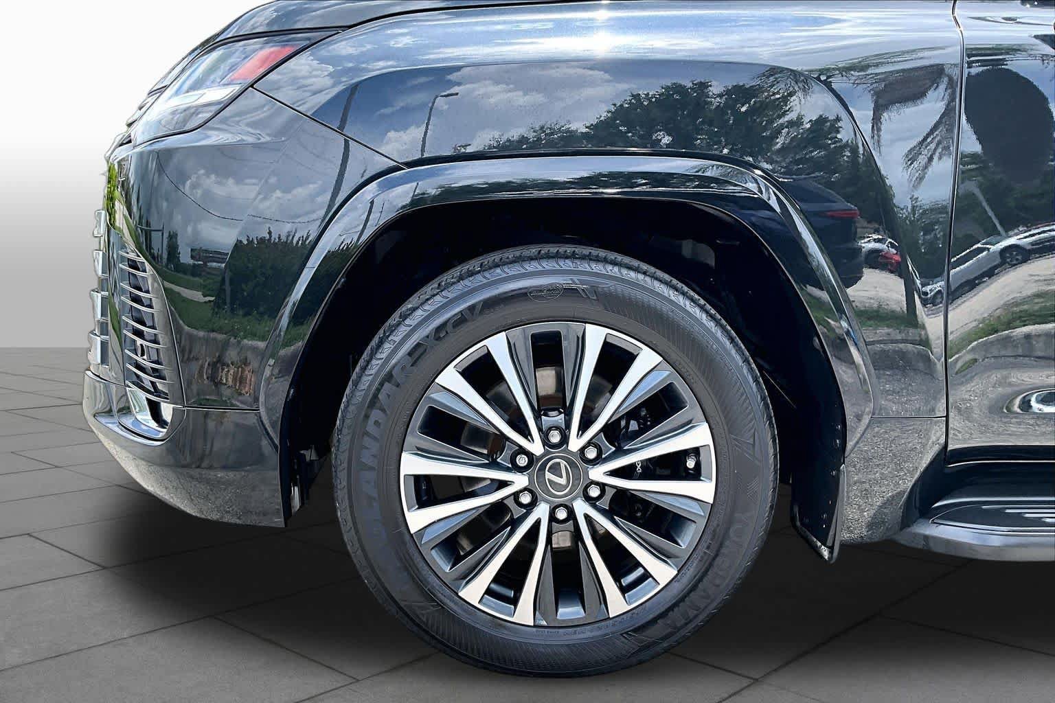 Used 2023 Lexus LX 600 4WD w/ Interior Upgrade Package image 11