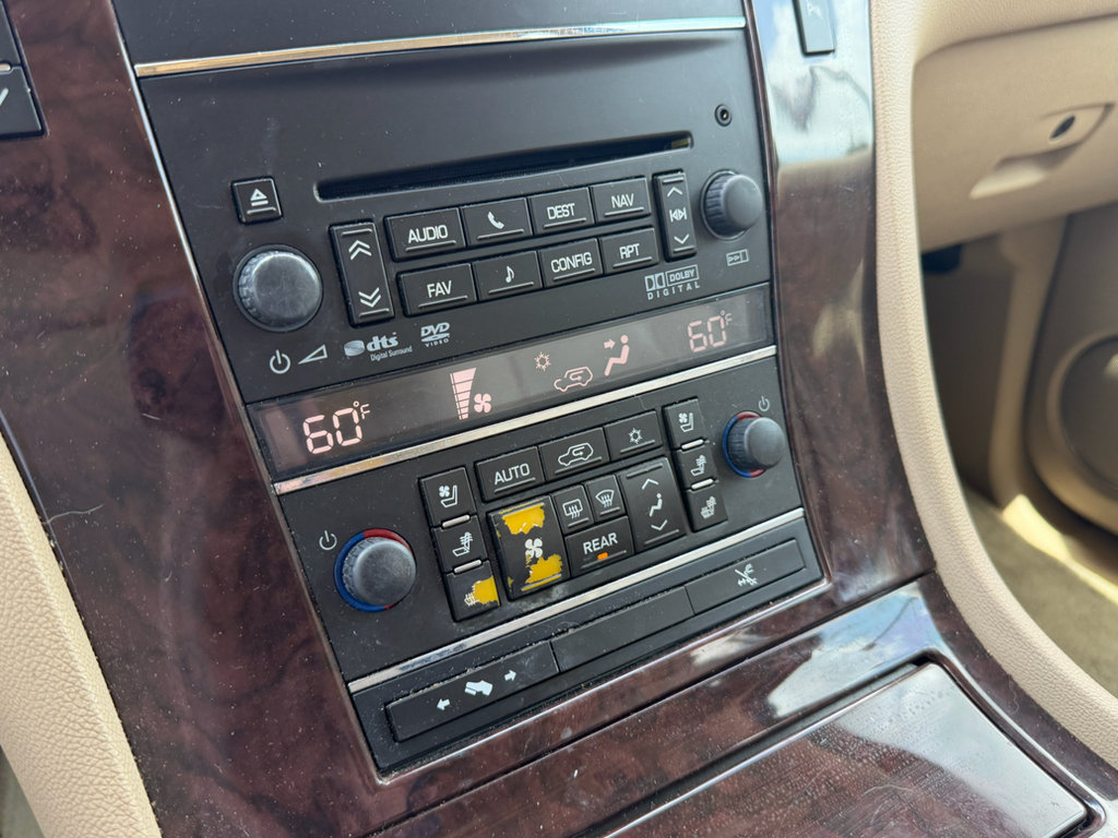 Used 2013 Cadillac Escalade ESV Luxury RWD image 17