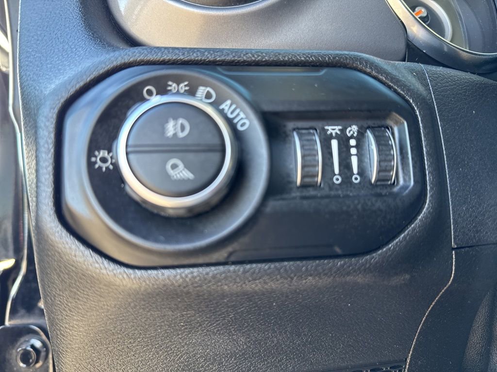 Used 2021 Jeep Gladiator Willys image 30