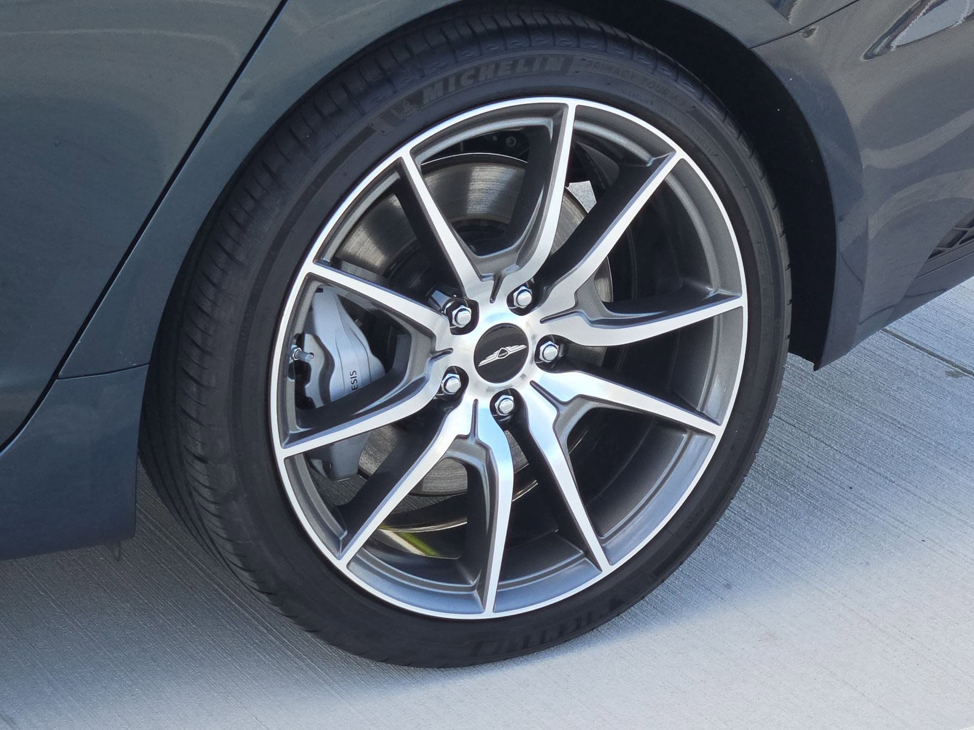 Used 2025 Genesis G70 2.5T image 11