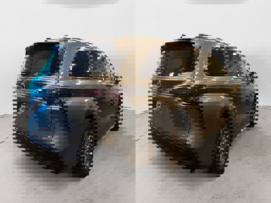 New 2026 Toyota Sienna XLE image 5