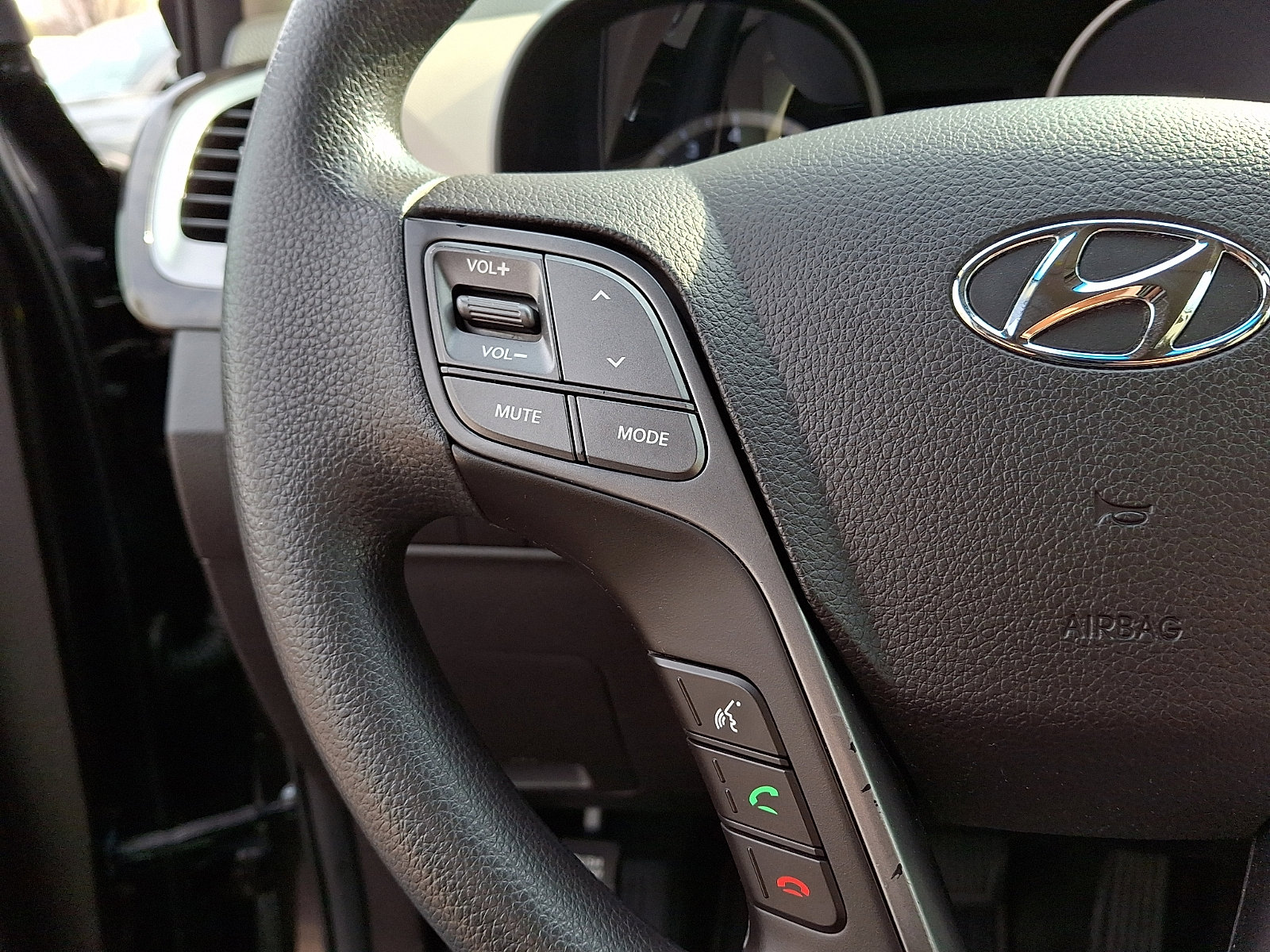Used 2017 Hyundai Santa Fe SE FWD image 23