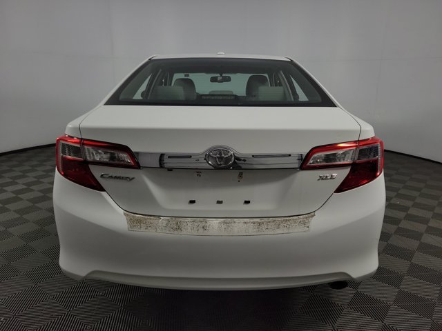 Used 2014 Toyota Camry XLE w/ Leather Package FWD image 6