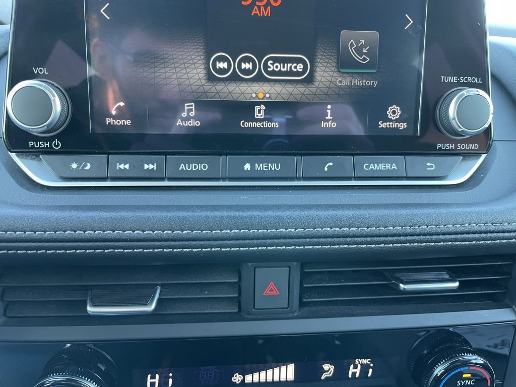 Used 2023 Nissan Rogue SV image 11