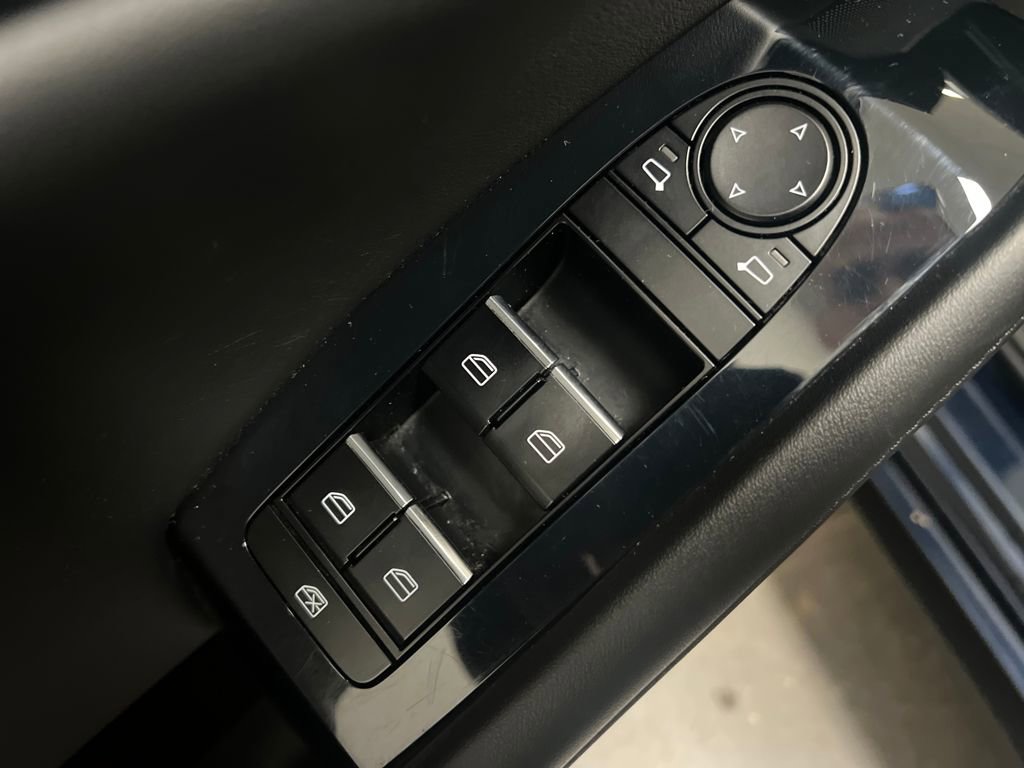 Used 2022 MAZDA MAZDA3 s image 19