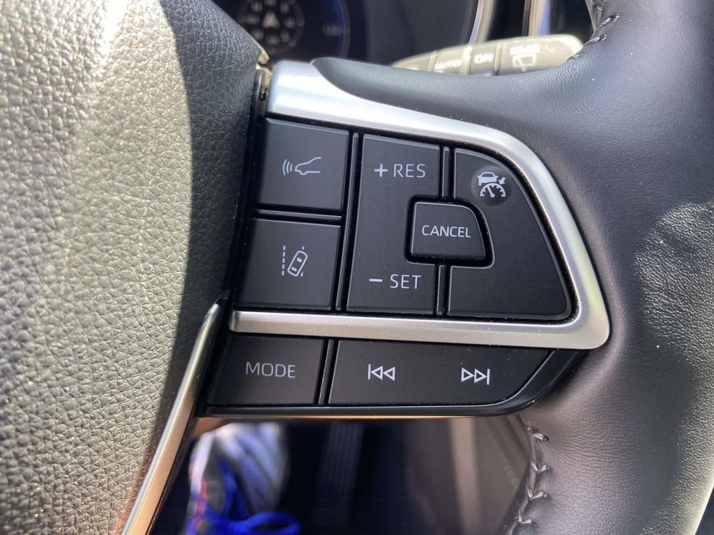 Used 2025 Toyota Highlander Platinum AWD/4WD image 36