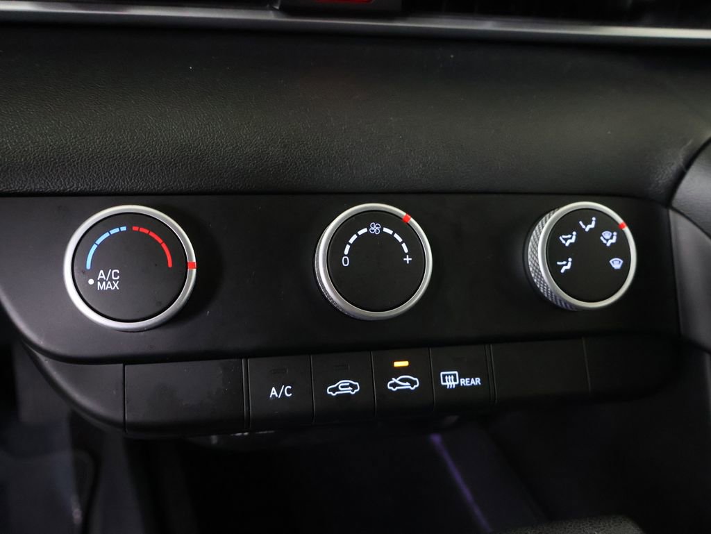 Used 2021 Hyundai Elantra SE w/ Cargo Package image 22