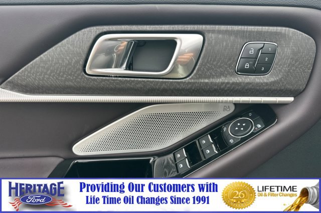 New 2026 Ford Explorer Platinum image 11