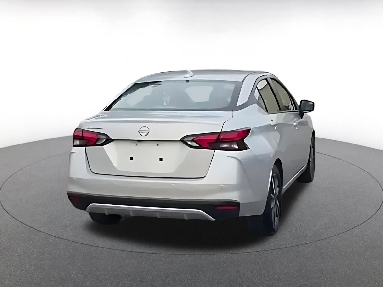 Used 2025 Nissan Versa SV image 12