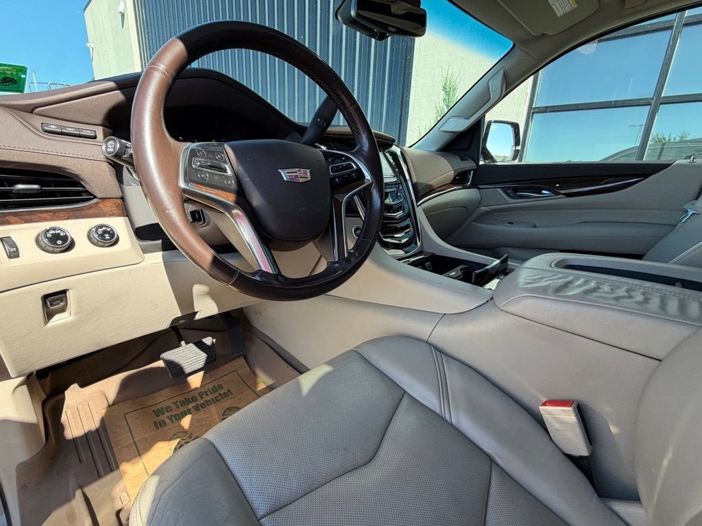 Used 2017 Cadillac Escalade Premium Luxury AWD/4WD image 7