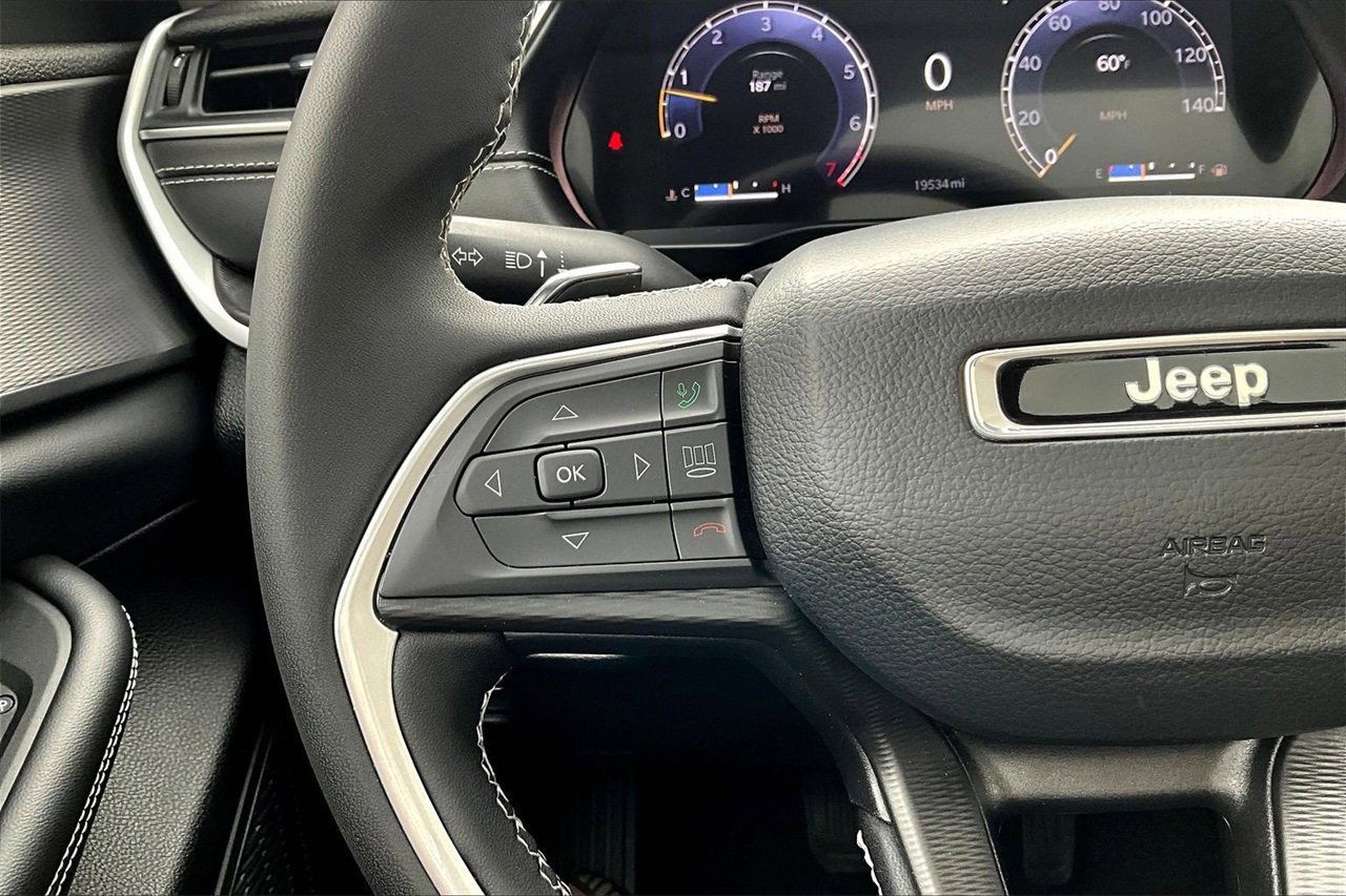 Certified 2024 Jeep Grand Cherokee Laredo X image 28