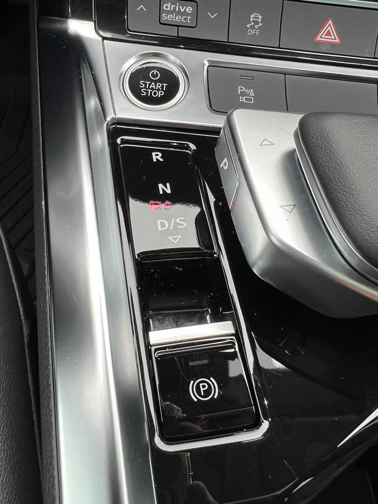Used 2022 Audi e-tron Premium AWD/4WD image 27