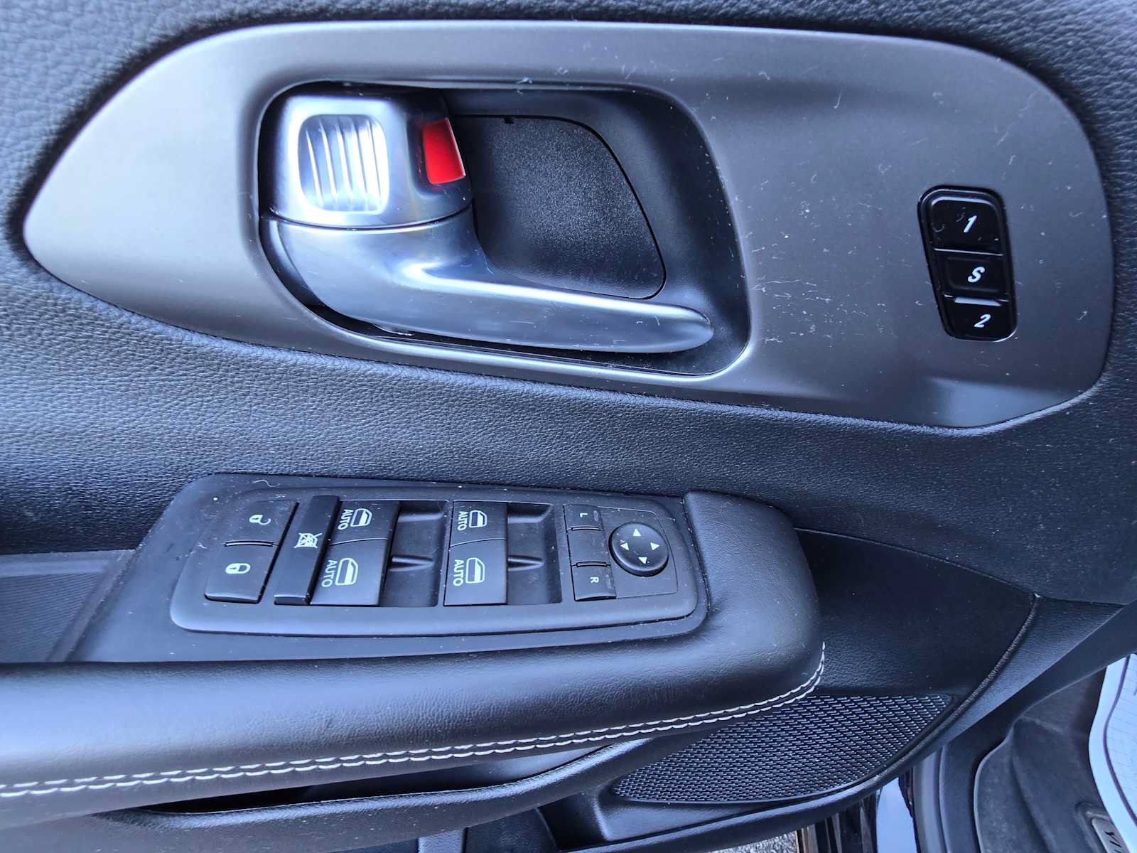 Used 2026 Chrysler Pacifica Select FWD image 15