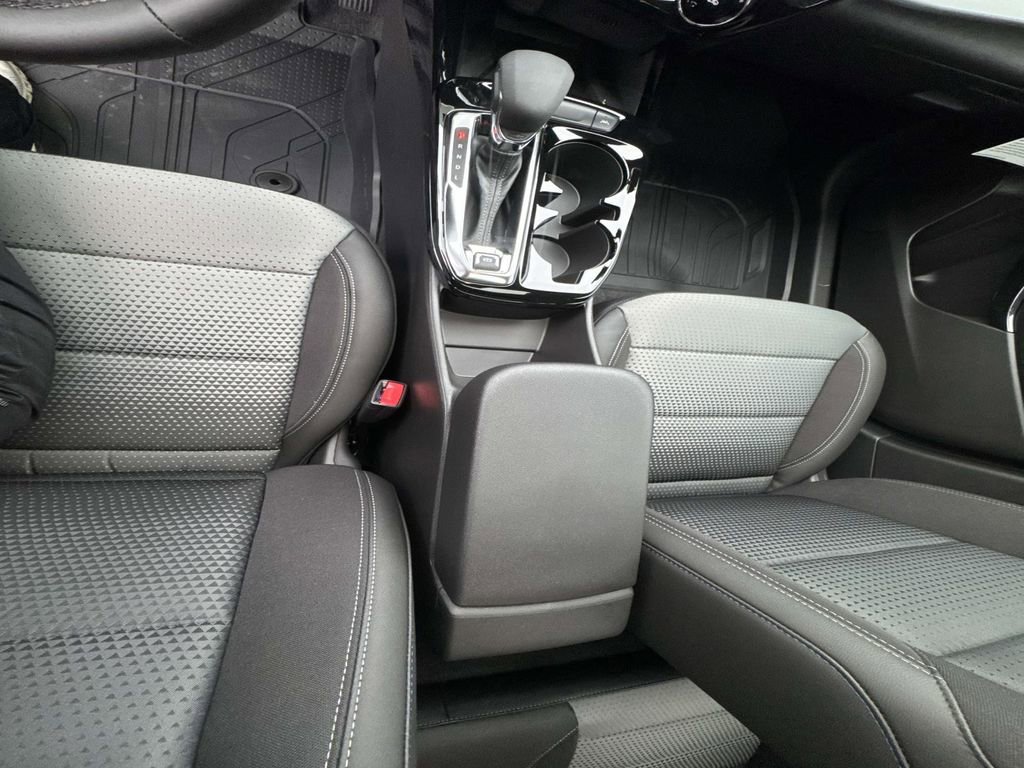 New 2026 Chevrolet Trax LT w/ Sunroof Package image 24