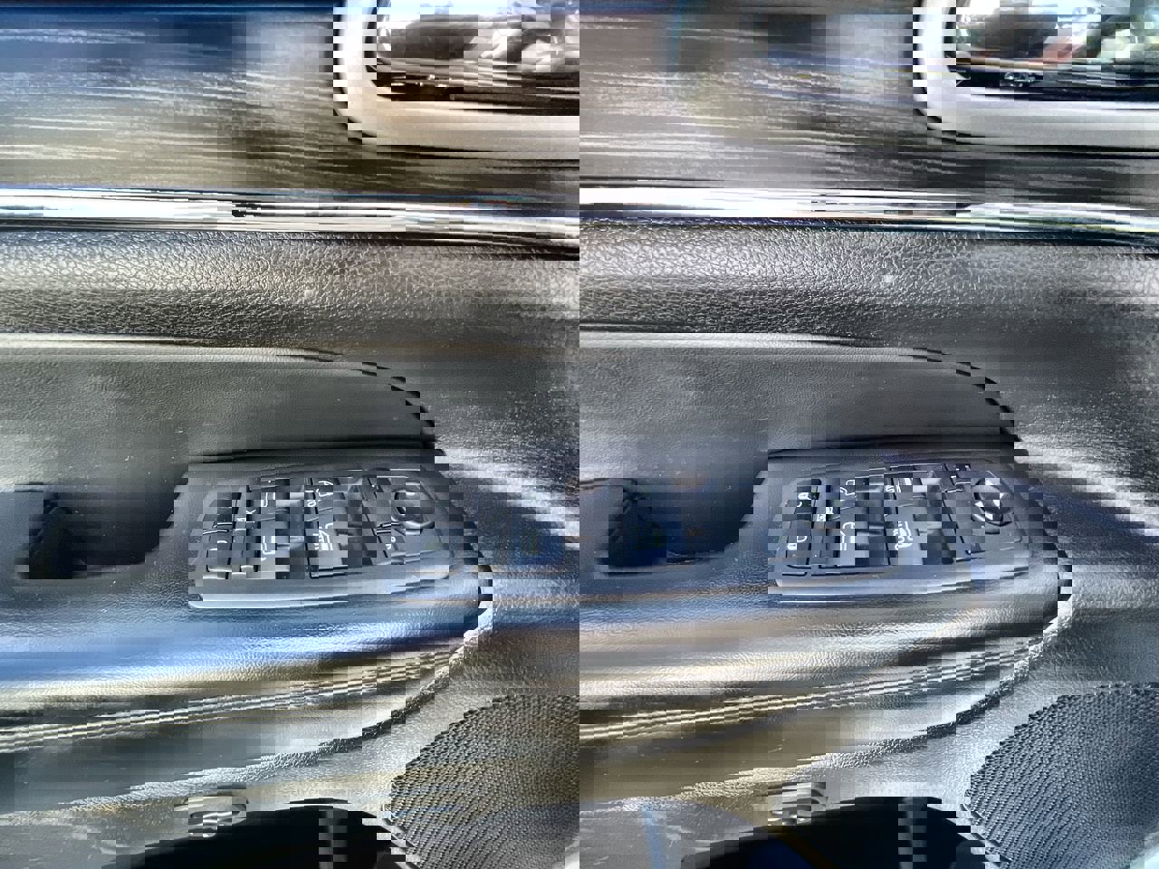 Used 2022 Jeep Grand Cherokee Limited w/ Trailer Tow Group IV image 24