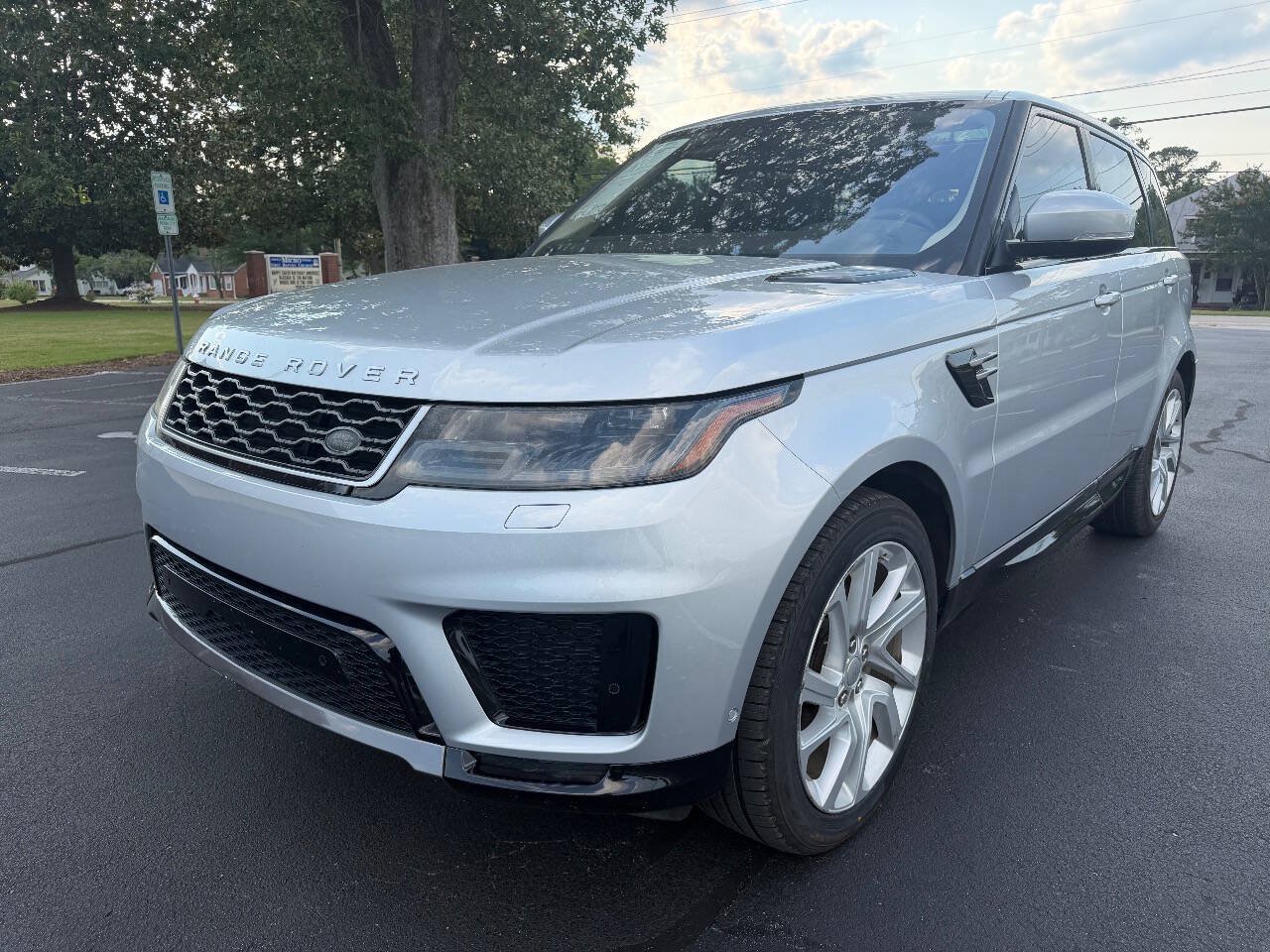 Used 2019 Land Rover Range Rover Sport HSE AWD/4WD image 2
