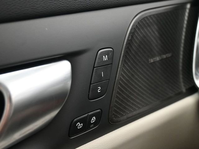 Used 2024 Volvo V60 B5 Cross Country Plus image 29