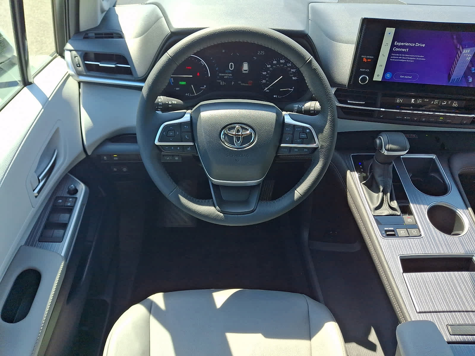 Used 2025 Toyota Sienna XLE w/ XLE Plus Package AWD/4WD image 14