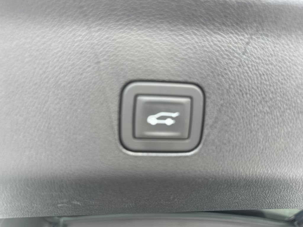 Certified 2026 Cadillac Escalade Luxury w/ LPO, Radiant Package AWD/4WD image 19