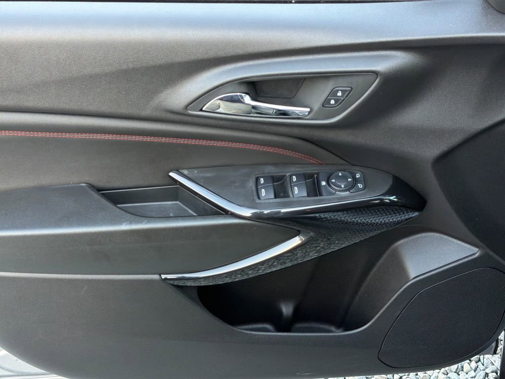 Used 2025 Chevrolet Trax RS w/ Driver Confidence Package image 3