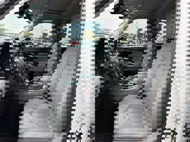 Used 2020 Toyota Highlander XLE image 26