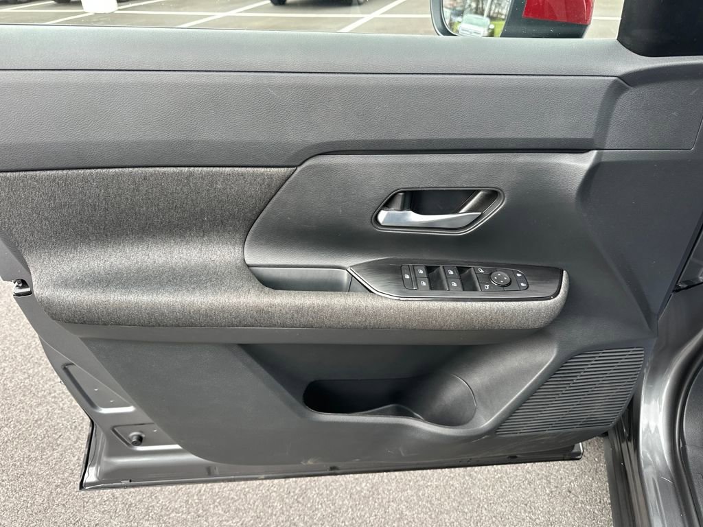 Used 2025 Nissan Kicks SV image 14