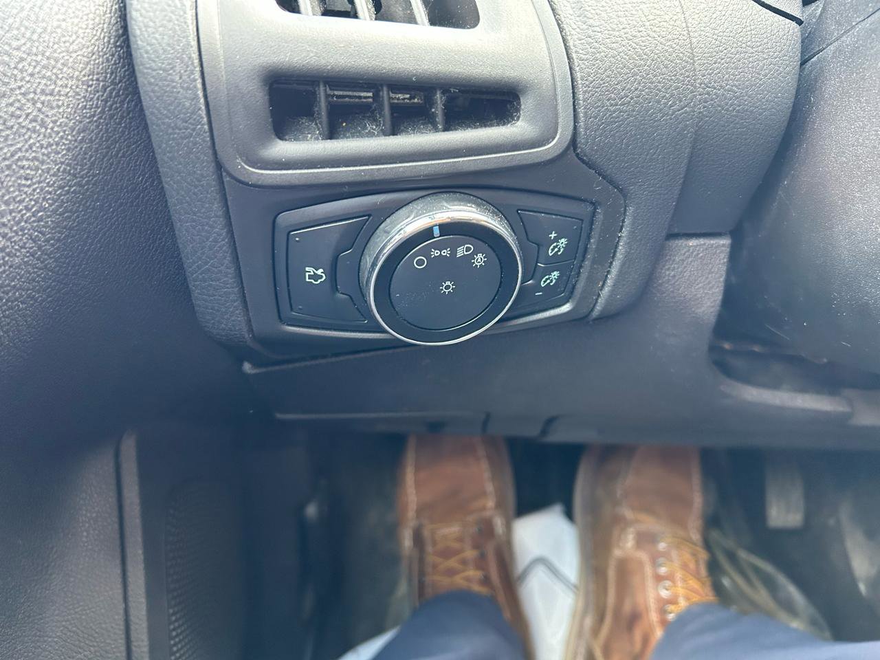 Used 2014 Ford Focus SE w/ SE Winter Package image 27