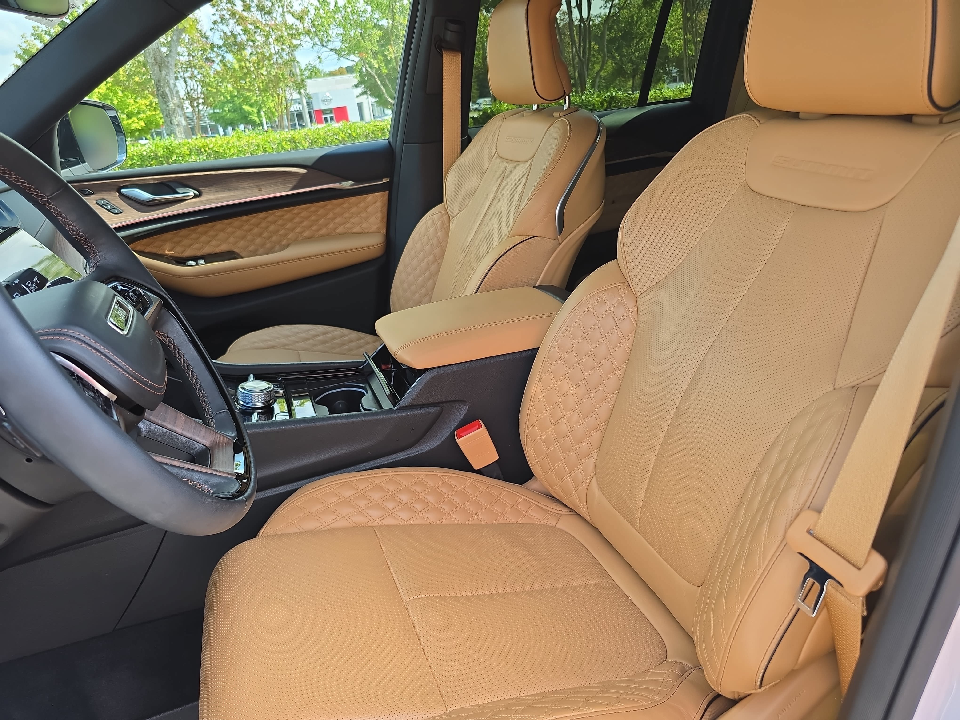 Used 2024 Jeep Grand Cherokee Summit AWD/4WD image 15