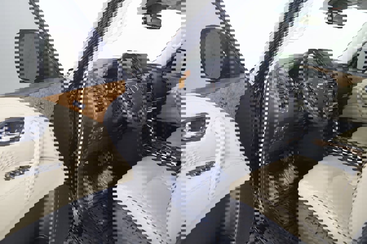 Used 2024 Nissan Armada SL w/ Captain's Chairs Package image 48