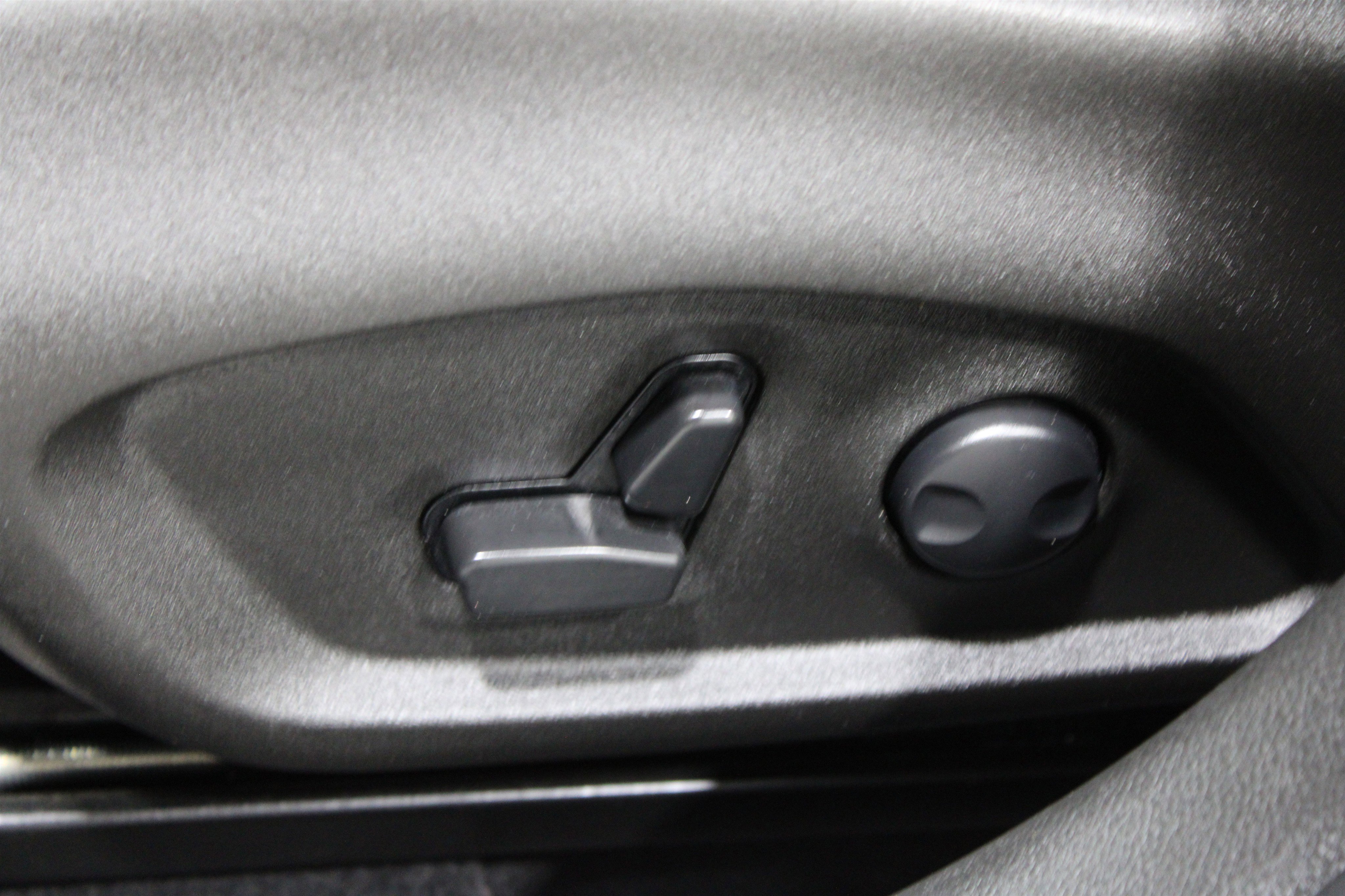 Used 2023 Jeep Renegade Limited image 4