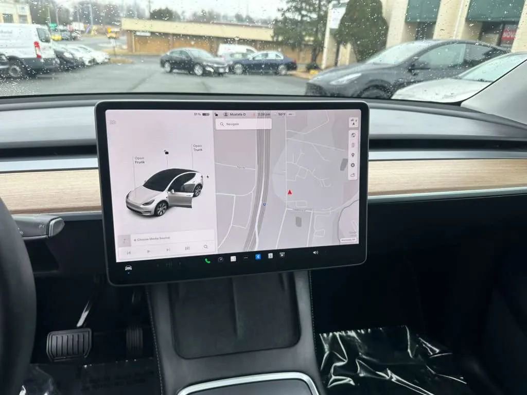 Used 2021 Tesla Model Y Long Range image 25